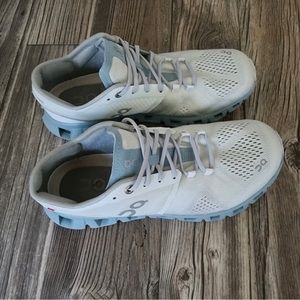 Womens On cloud running shoes size 8.5